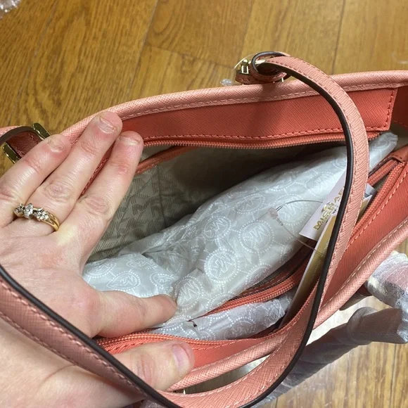 💕 Michael kors NWT jet set leather medium peach tote gorgeous 💕 - Picture 6 of 15